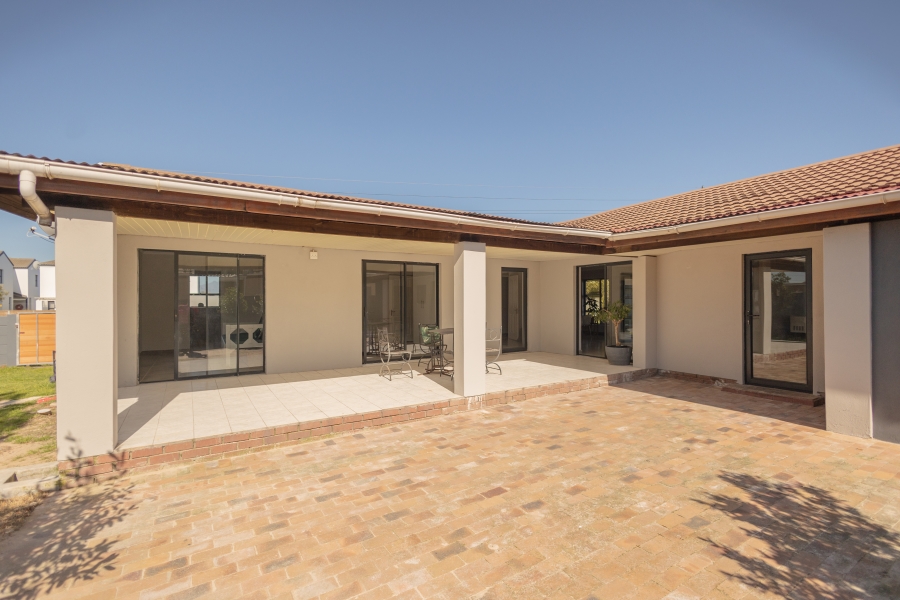 6 Bedroom Property for Sale in Bonnie Brae Western Cape